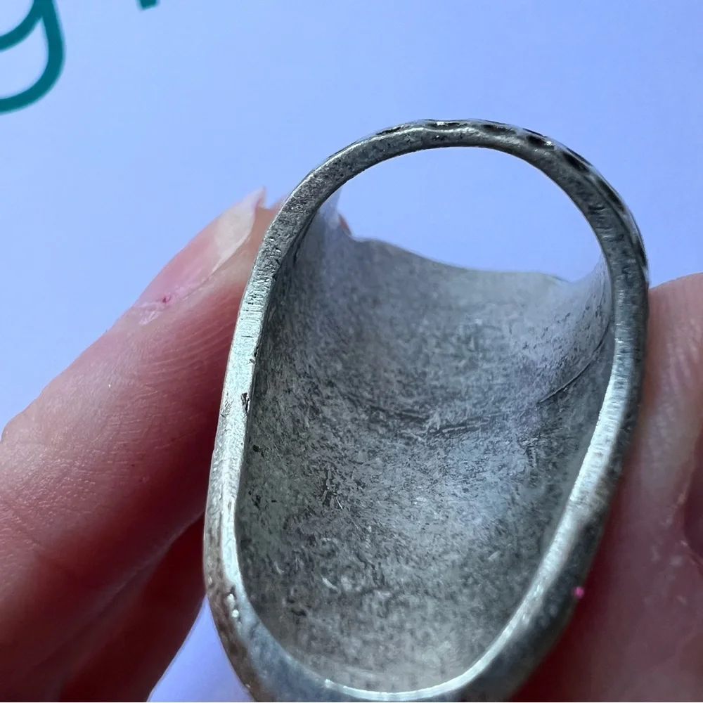 Handcrafted Silver-Tone Oval Gothic Navajo Statement Shield Ring Cream Stone‎